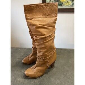 Vintage Zodiac Boots 9 Camel Heeled Western Boho Capped Toe Rope Detail Boots